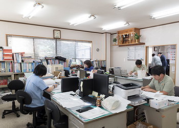 事務内の様子